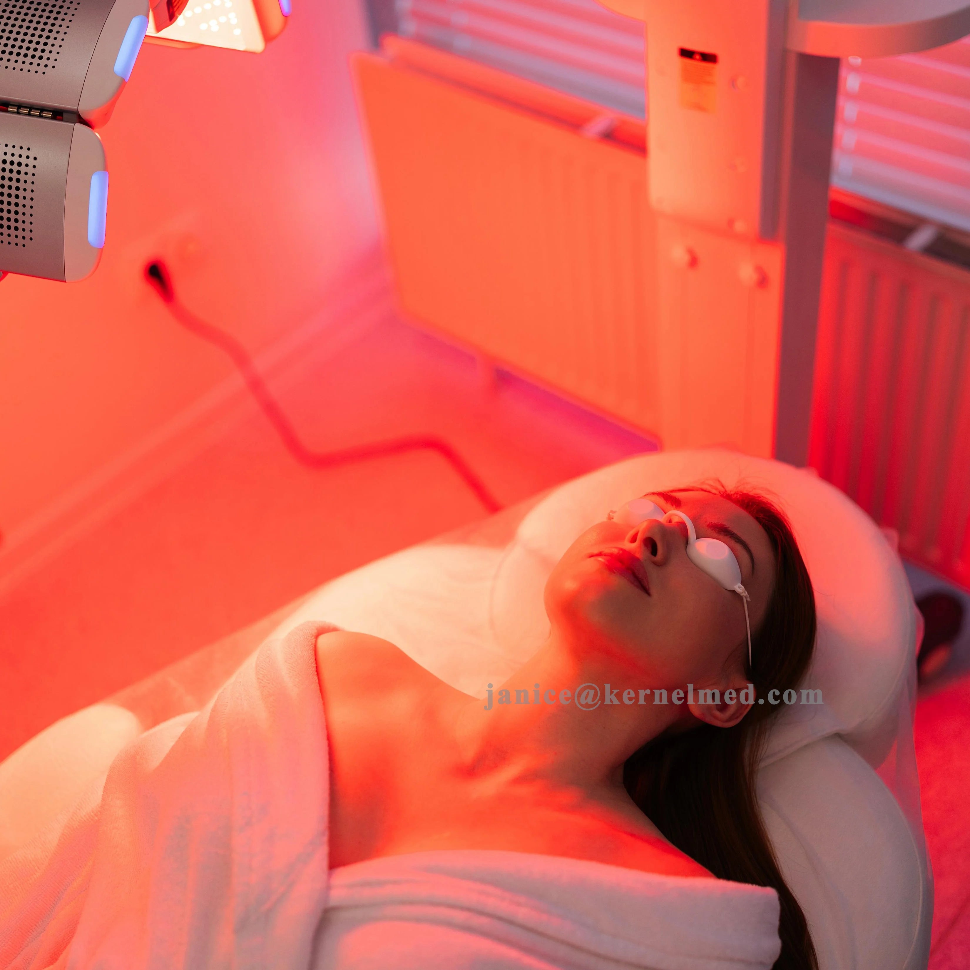 Professional Red Light Therapy Panel for Skin Healing after Laser Procedures Red Blue Yellow Light Therapy PDT KN-7000A